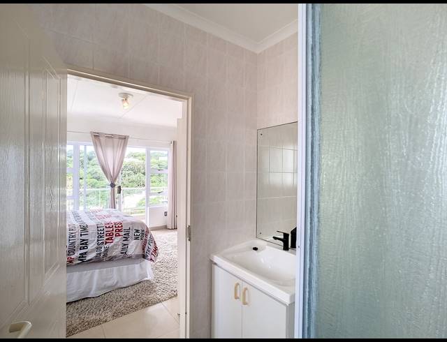 4 BEDROOM FLAT FOR SALE IN SHAKAS ROCK